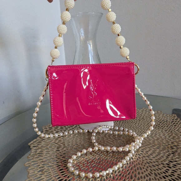 Yves Saint Laurent - Picture 12 of 14